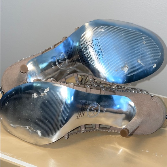 Michael Kors Yvonne Bootie - Picture 3 of 4